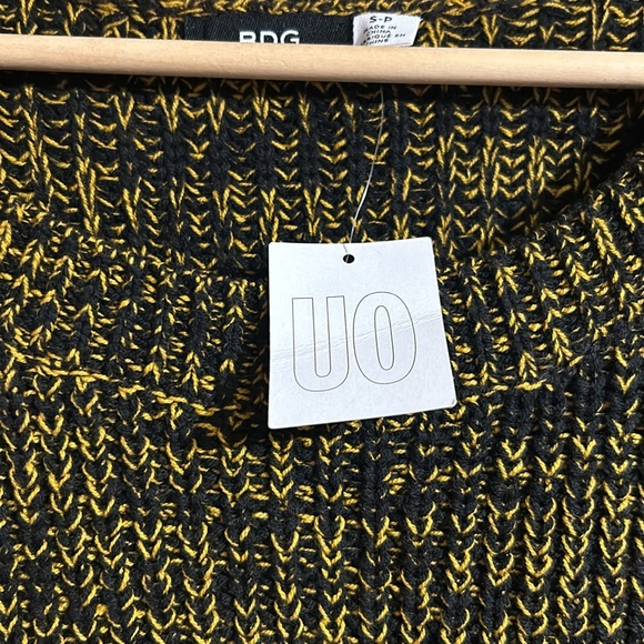 Urban Outfitters Gold and Black Sweater NWT - Picture 4 of 7